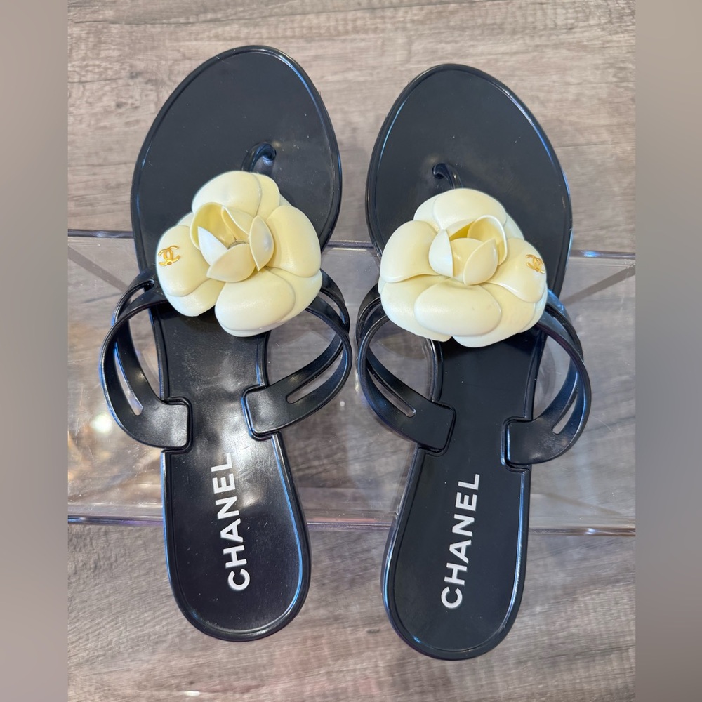 CHANEL Black and Cream Thong Sandals